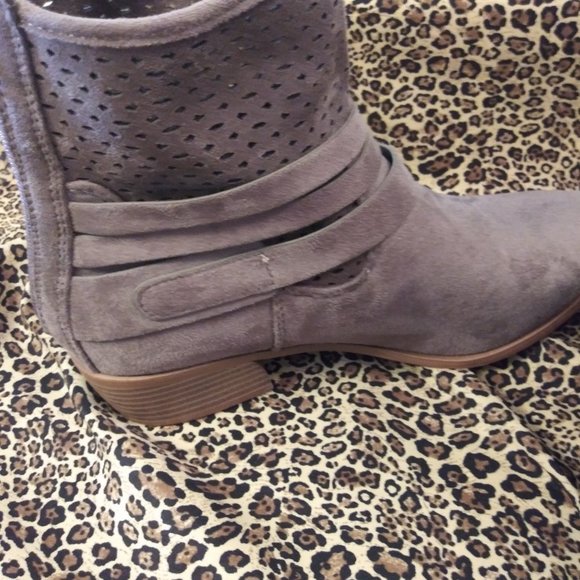 2138 Size 8 City Classified Ankle Boots - Picture 6 of 7